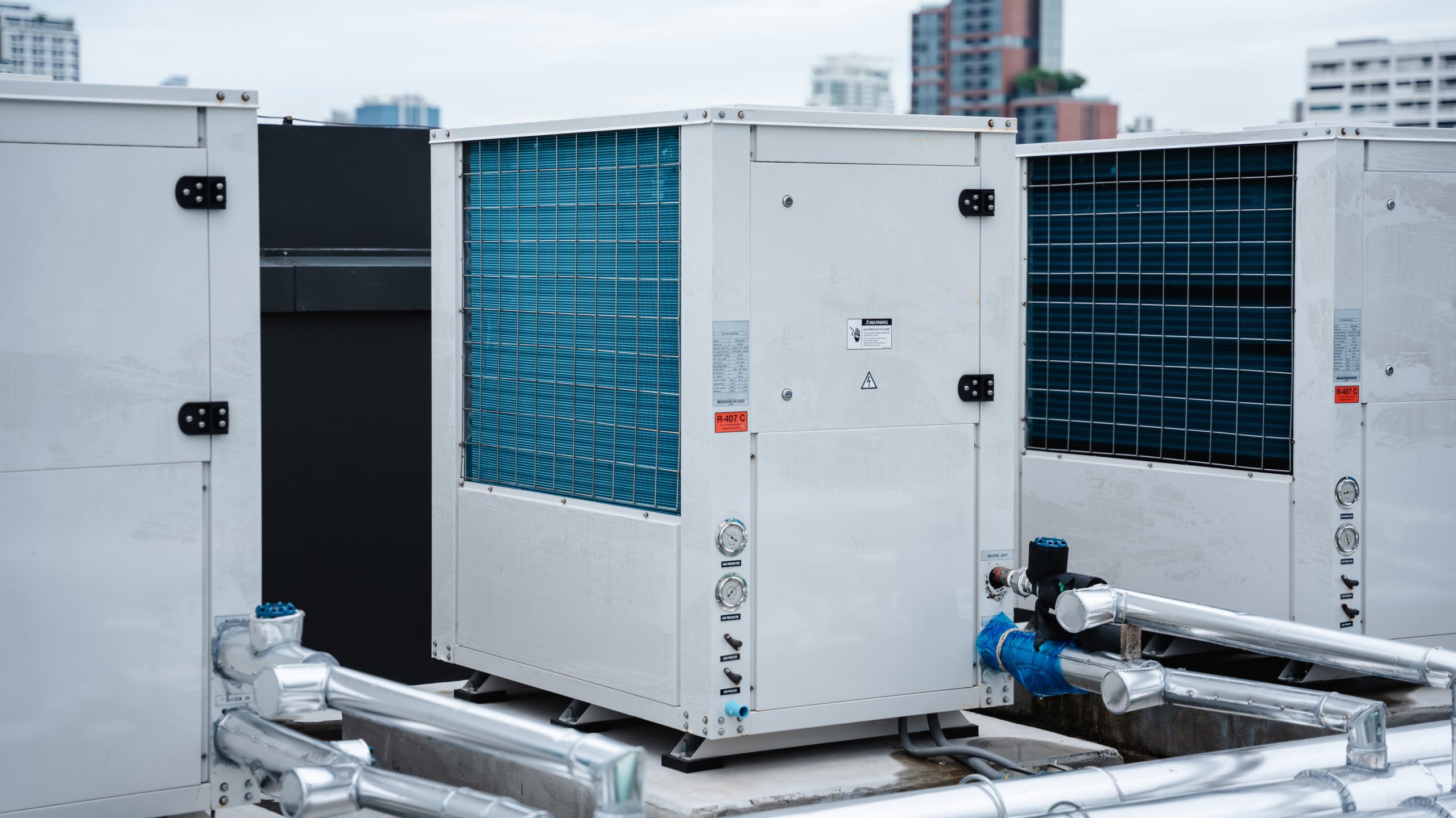 chiller industrial instalado no telhado
